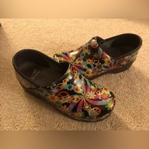 Dansko Patent Leather Psychedelic Peace Love Flower Power Clogs EU 38 /US 7.5-8